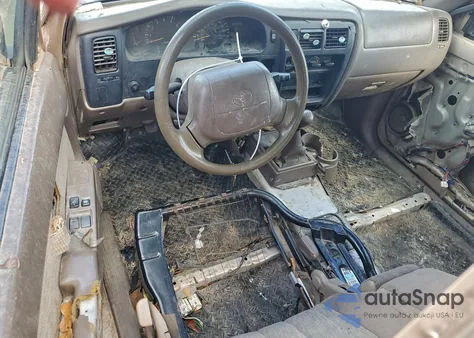 1998 Toyota Tacoma Xtracab z USA, uszkodzony, nr VIN 4TAVL52N9WZ018435